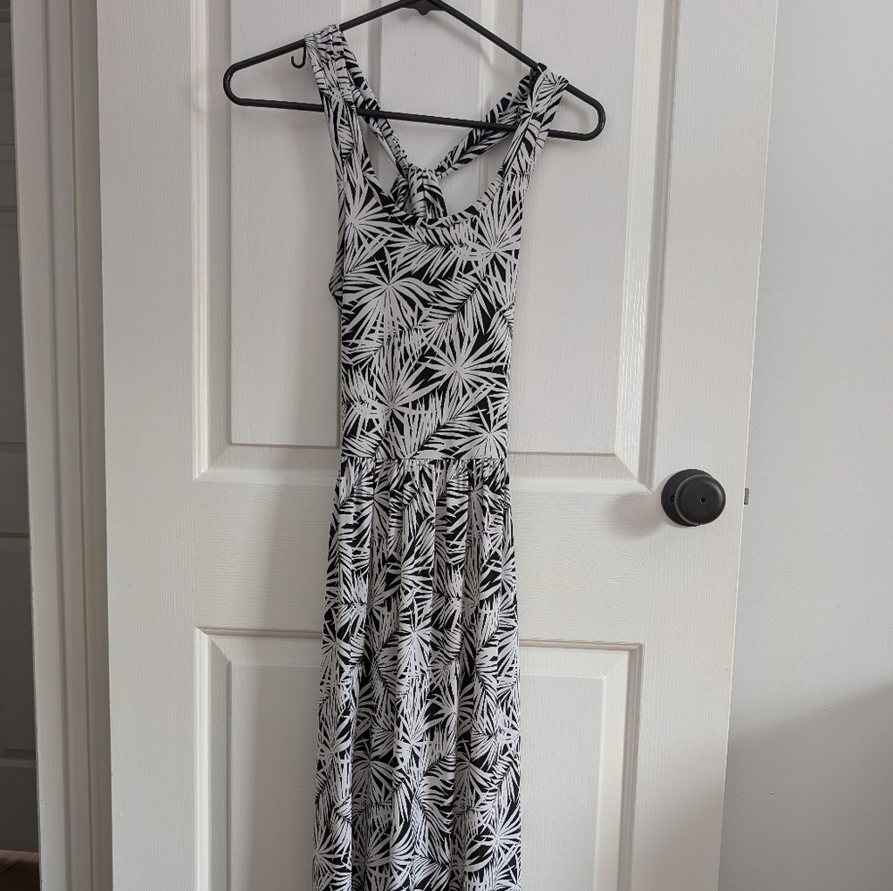 Michael Kors Women's Black and White Leaf Print Maxi Dress Petite Small